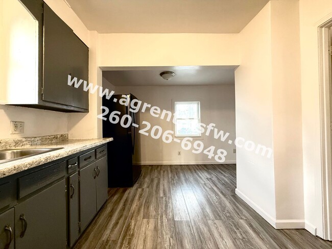 4129 S Clinton St in Fort Wayne, IN - Building Photo - Building Photo