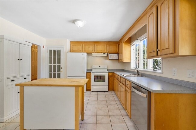 27 Hermon St in Belmont, MA - Building Photo - Building Photo