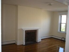 1682 Commonwealth Ave, Unit 3 in Boston, MA - Building Photo - Building Photo