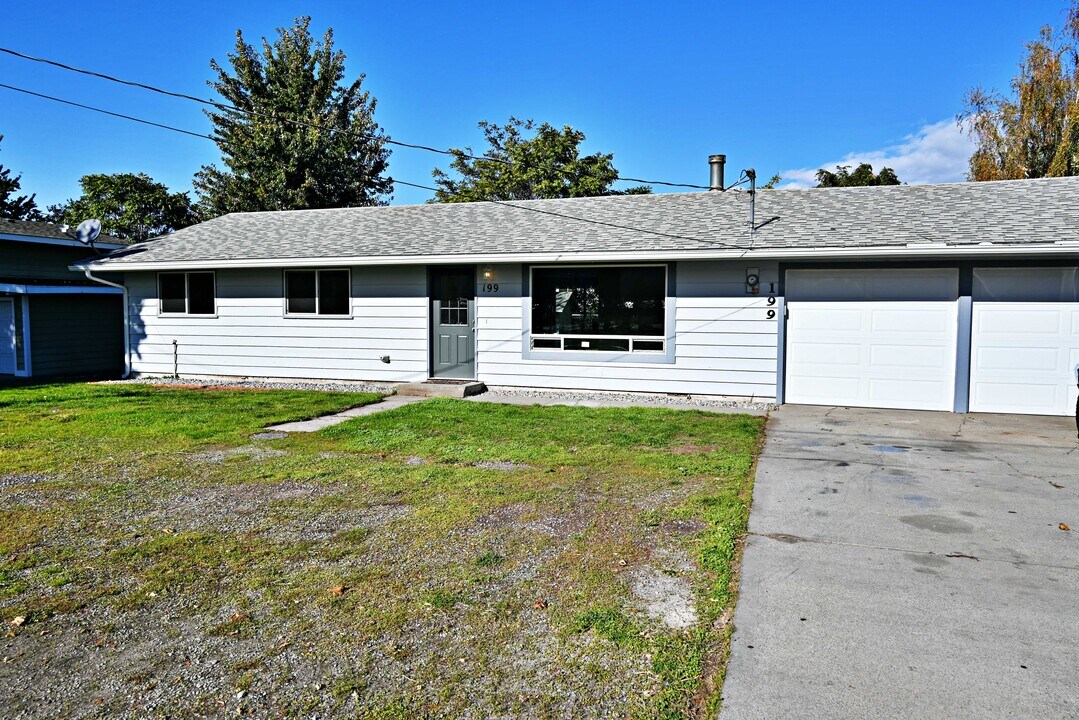 199 1st St SE in East Wenatchee, WA - Building Photo