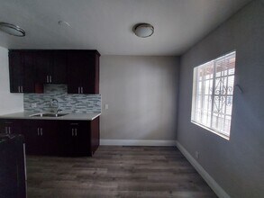 1135 E 4th St in Long Beach, CA - Building Photo - Interior Photo
