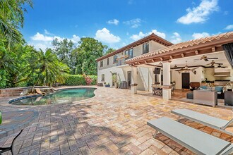 5621 SW 68th Ct in South Miami, FL - Building Photo - Building Photo