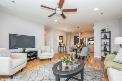 737 W Washington Blvd, Unit 1804 in Chicago, IL - Building Photo
