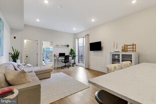 630 Federal St in Philadelphia, PA - Building Photo