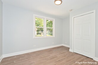 1501 Round Lake Dr in Round Lake Beach, IL - Foto de edificio - Building Photo