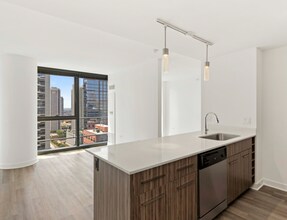 313 W Kinzie St in Chicago, IL - Building Photo - Building Photo