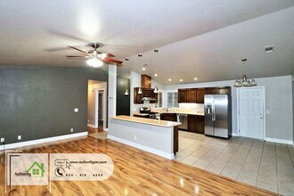 1947 Mary Lake Dr in Redding, CA - Building Photo - Building Photo