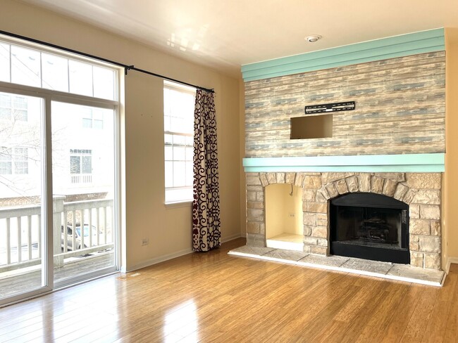 1120 Bartholdi Ct in Carol Stream, IL - Foto de edificio - Building Photo