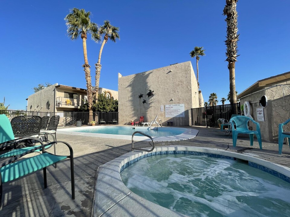 1280 Mohave Dr, Unit Apt 21 in Bullhead City, AZ - Building Photo