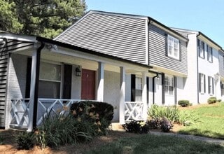 Greenwood Village in Charlotte, NC - Building Photo - Building Photo