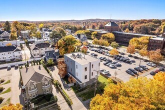 17 Ash St, Unit 2 in Waltham, MA - Building Photo - Building Photo