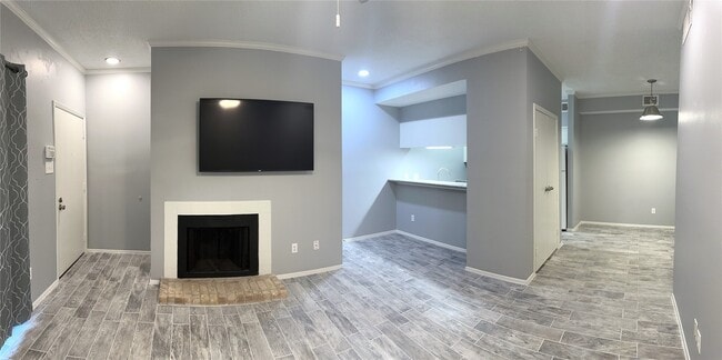 property at 7037 N Holiday Dr