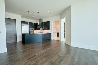 1301 Throckmorton St, Unit 2106 in Fort Worth, TX - Building Photo - Building Photo