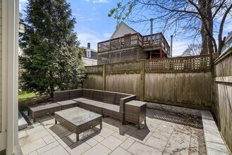 141 Harvey St, Unit 1 in Cambridge, MA - Foto de edificio - Building Photo