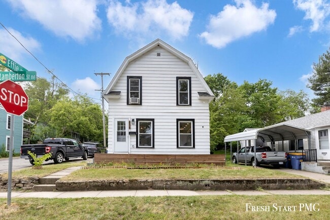 618 Lamberton St NE