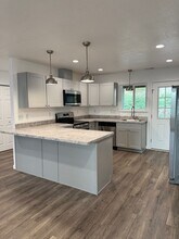 508-510 NE Housley Ave in Roseburg, OR - Building Photo - Building Photo