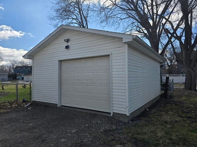 115 Summit Ave in Waterloo, IA - Building Photo - Building Photo