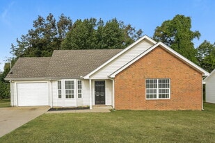 1318 Lyndsey Ridge Dr in La Vergne, TN - Building Photo