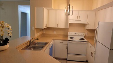 4126 Central Sarasota Pkwy in Sarasota, FL - Building Photo - Building Photo