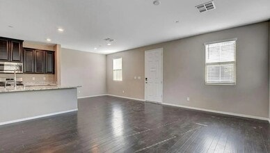 37 Alamere Falls Dr in Las Vegas, NV - Building Photo - Building Photo