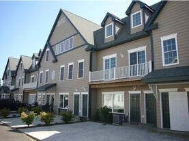 37 Naugatuck Ave, Unit 37B in Milford, CT - Building Photo