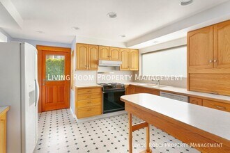 2908 NE Skidmore St in Portland, OR - Foto de edificio - Building Photo