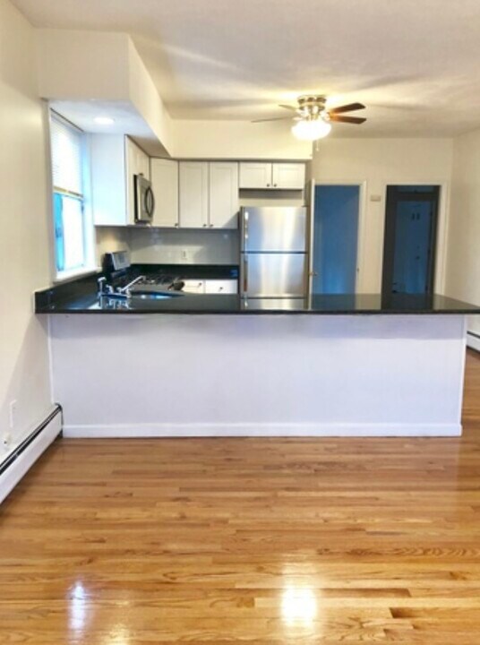 70 5th St, Unit #1 in Cambridge, MA - Foto de edificio