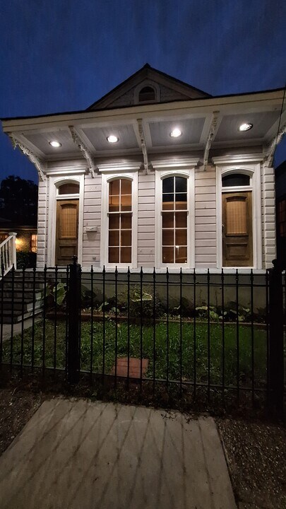 924 St Mary St in New Orleans, LA - Building Photo