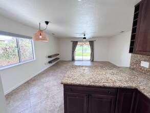 77215 Minnesota Ave in Palm Desert, CA - Foto de edificio - Building Photo