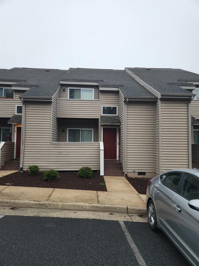 1394 Bradley Dr in Harrisonburg, VA - Building Photo - Building Photo