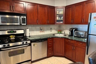 2000 Linwood Ave in Fort Lee, NJ - Building Photo - Building Photo