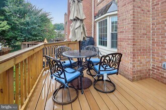 2292 Idylwood Station Ln in Falls Church, VA - Building Photo - Building Photo