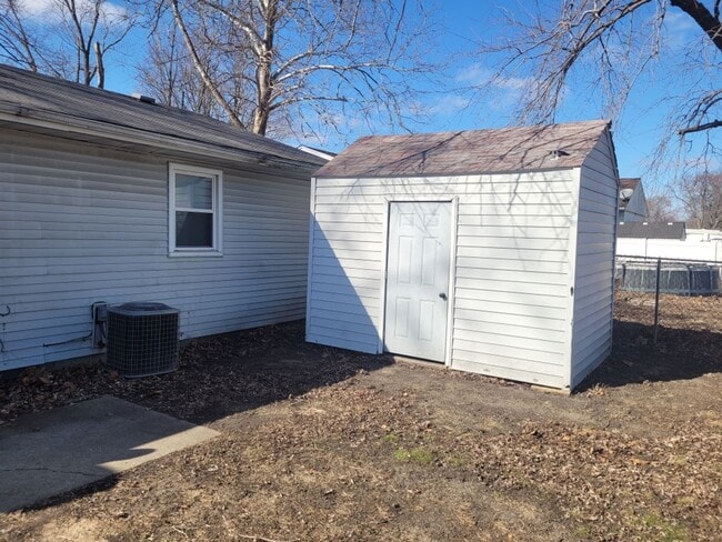 1832 Stonehenge Rd in Springfield, IL - Building Photo - Building Photo