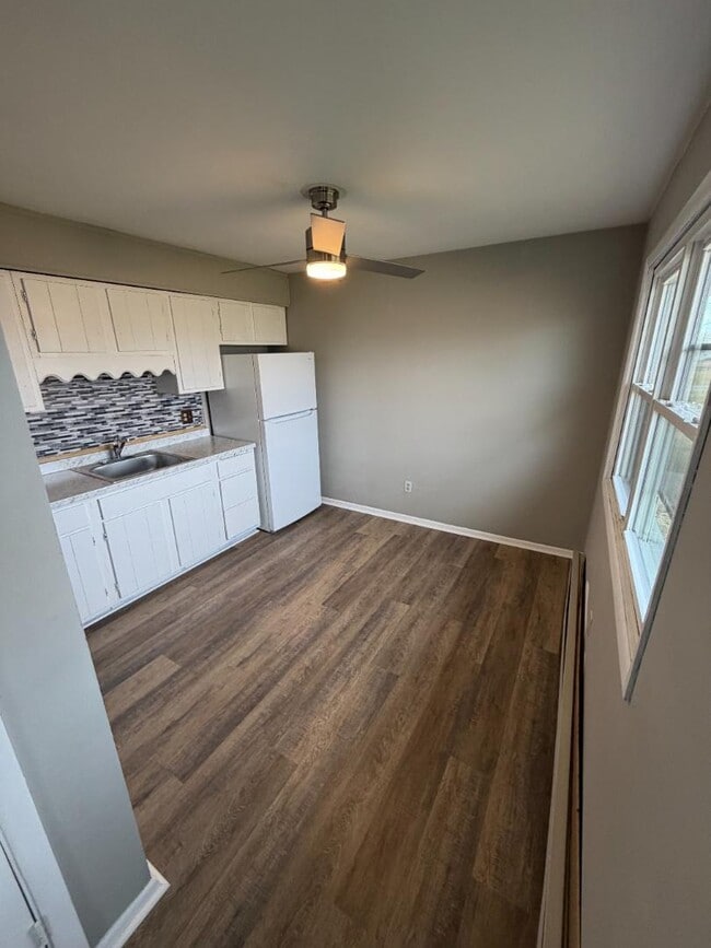 property at 206 E 5th St