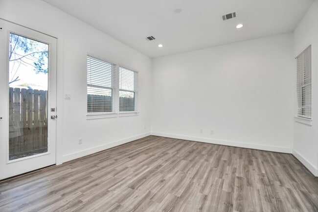 9020 Laverne Laurel Ln