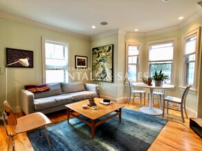 31 Jamaica St, Unit 1 in Boston, MA - Foto de edificio - Building Photo