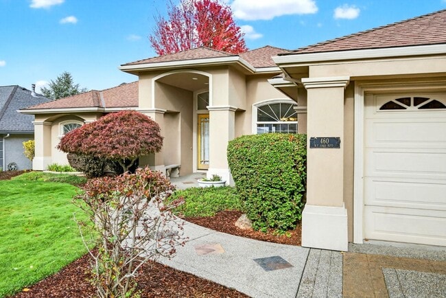 460 Robert Trent Jones Blvd in Eagle Point, OR - Building Photo - Building Photo