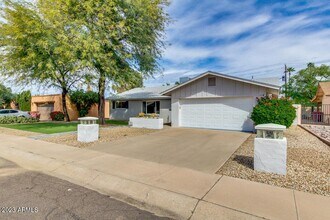 8420 E Citrus Way in Scottsdale, AZ - Building Photo - Building Photo