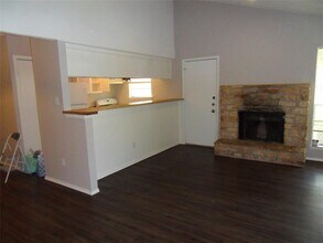 811 Sirocco Dr in Austin, TX - Building Photo - Building Photo