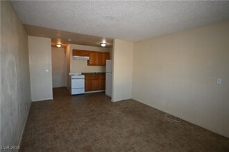 3021 E Carey Ave in North Las Vegas, NV - Building Photo - Building Photo