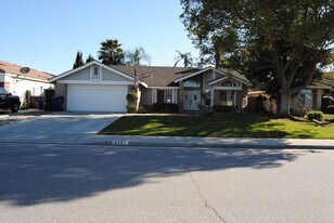 9305 Brookstone Ct in Bakersfield, CA - Building Photo