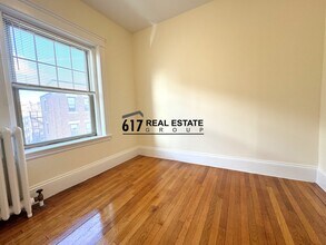 1315 Commonwealth Ave, Unit 507 in Boston, MA - Building Photo - Building Photo