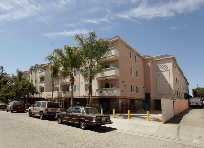 Harbor City Lights Apartments