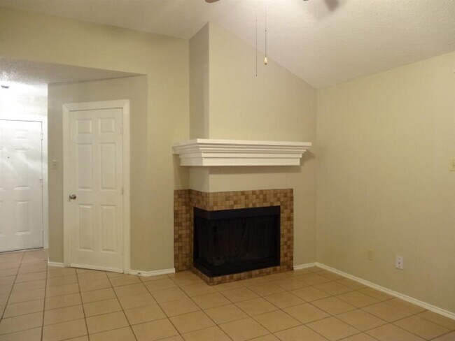 13716 Sablecrest Dr in Houston, TX - Building Photo - Building Photo
