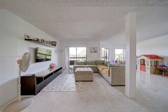8810 SW 132nd Pl in Miami, FL - Building Photo - Building Photo