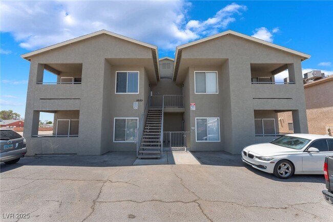 5689 E Lake Mead Blvd in Las Vegas, NV - Building Photo - Building Photo