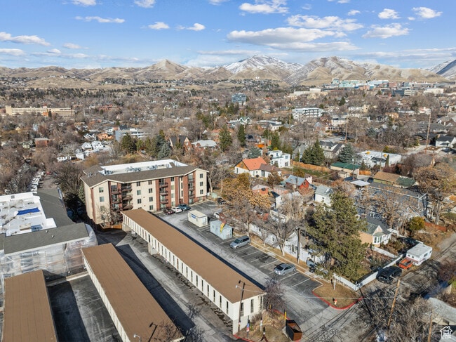 1044 E 400 S, Unit 202 A in Salt Lake City, UT - Foto de edificio - Building Photo