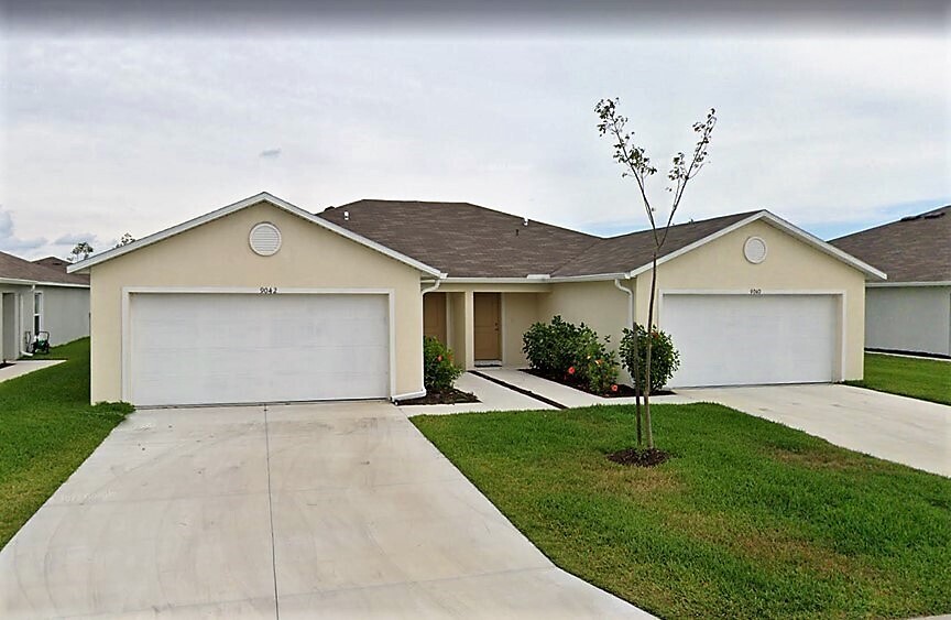 9042 Aegean Cir in Lehigh Acres, FL - Building Photo