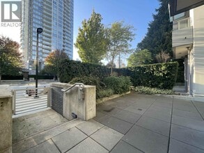 6522 Nelson Ave in Burnaby, BC - Building Photo - Building Photo