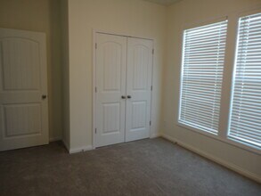 6615 Blue Ridge Ct in Utica, KY - Foto de edificio - Building Photo